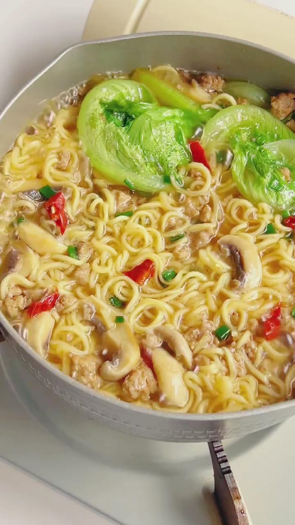 Mushroom Soup Noodles with Pork and Lettuce (2)