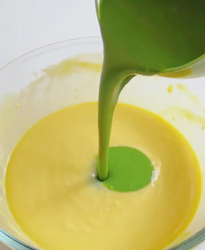 Pour the matcha cream into the cheese batter