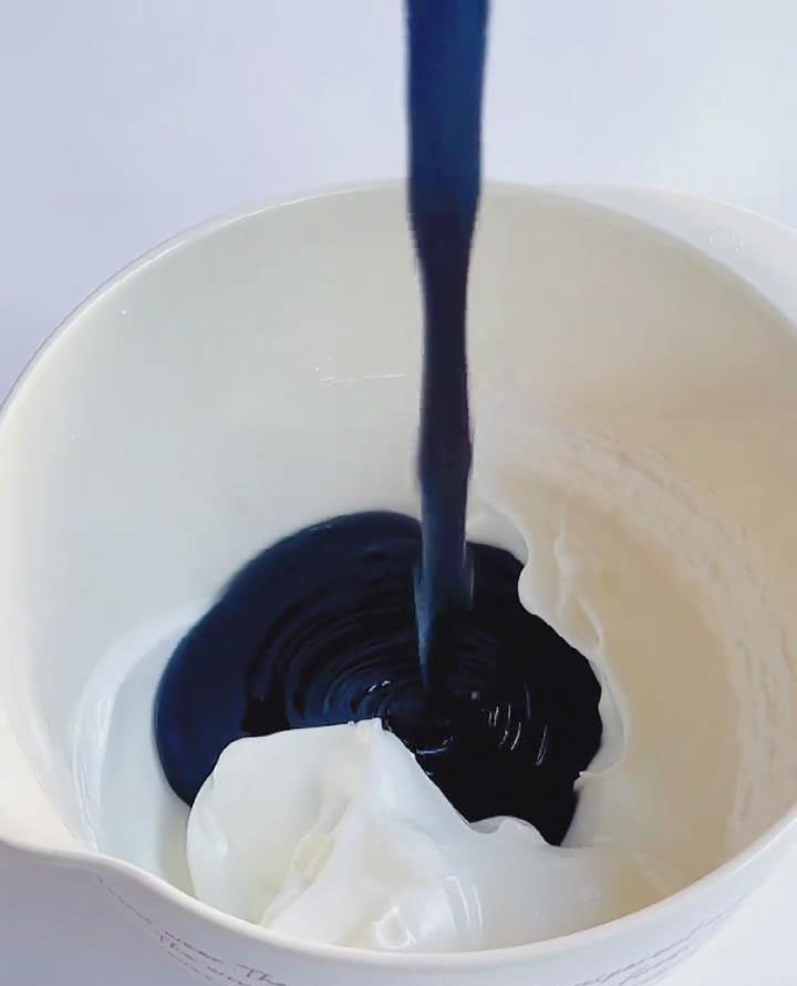 Pour this back into the rest of the meringue