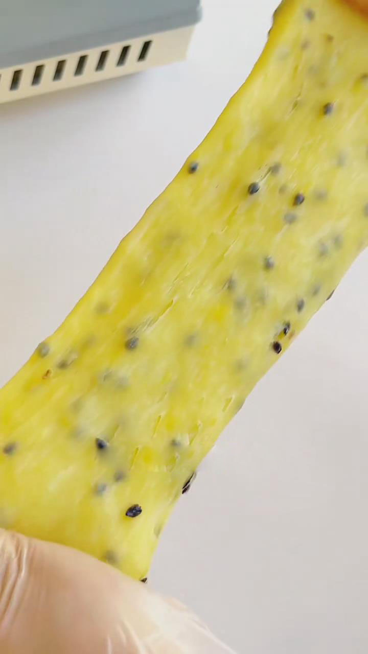 stretch the dough 10–15 times