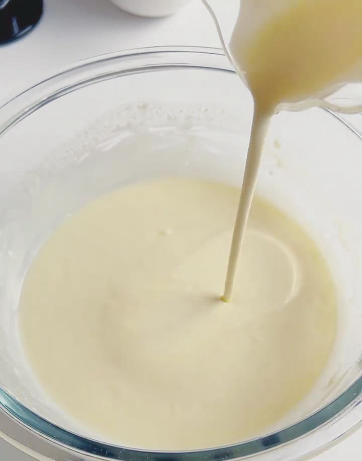 Add 150 g whipping cream and mix until smooth