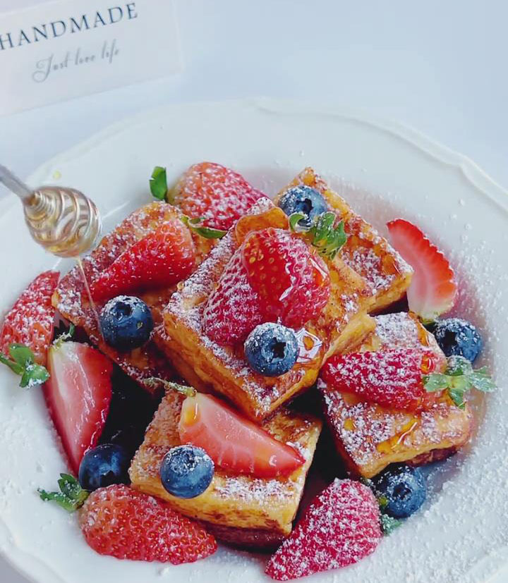 Dust with powdered sugar and drizzle with honey