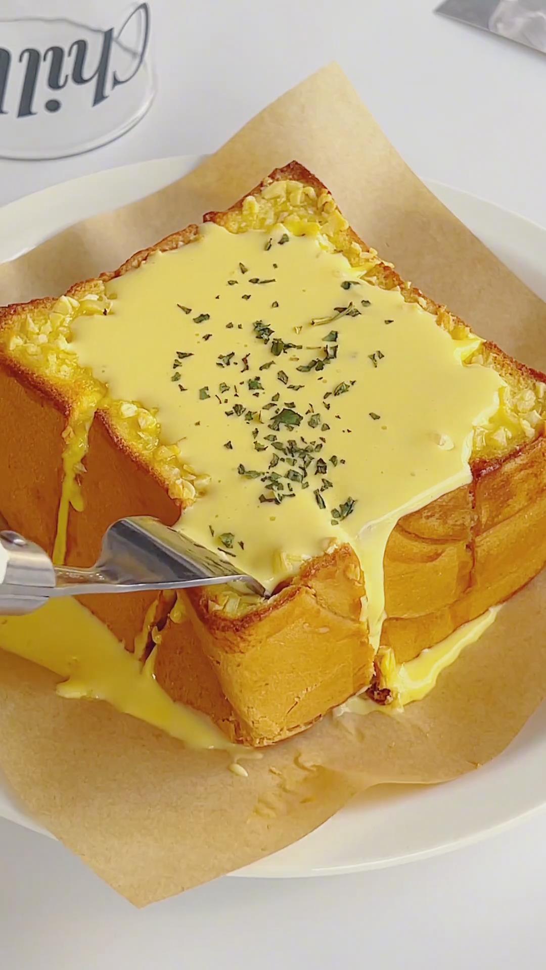 Garlic Cheese Toast (1)