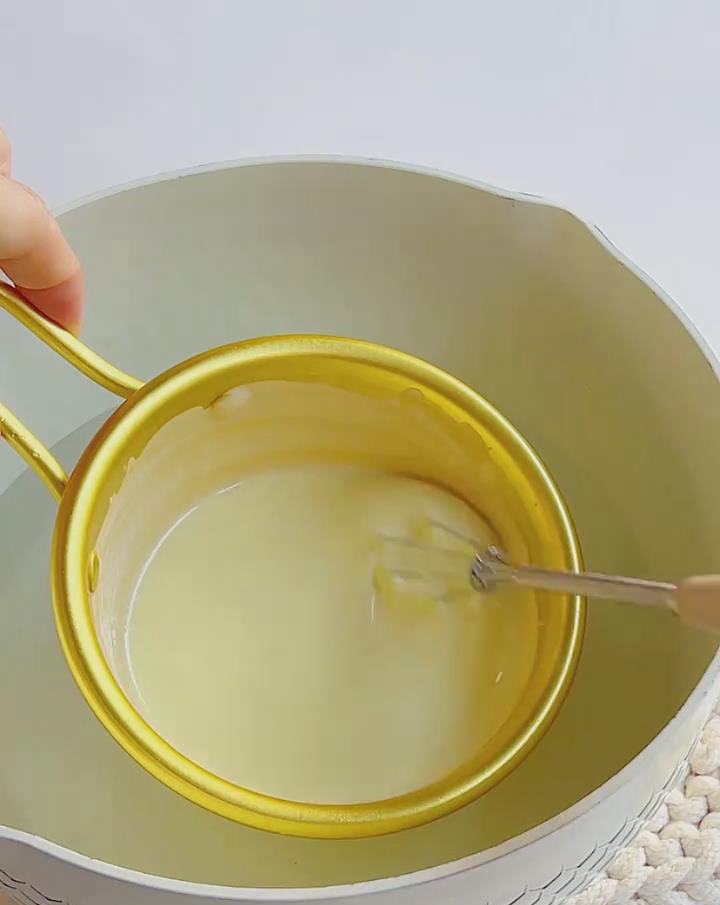 Melt 120g white chocolate over double boiler