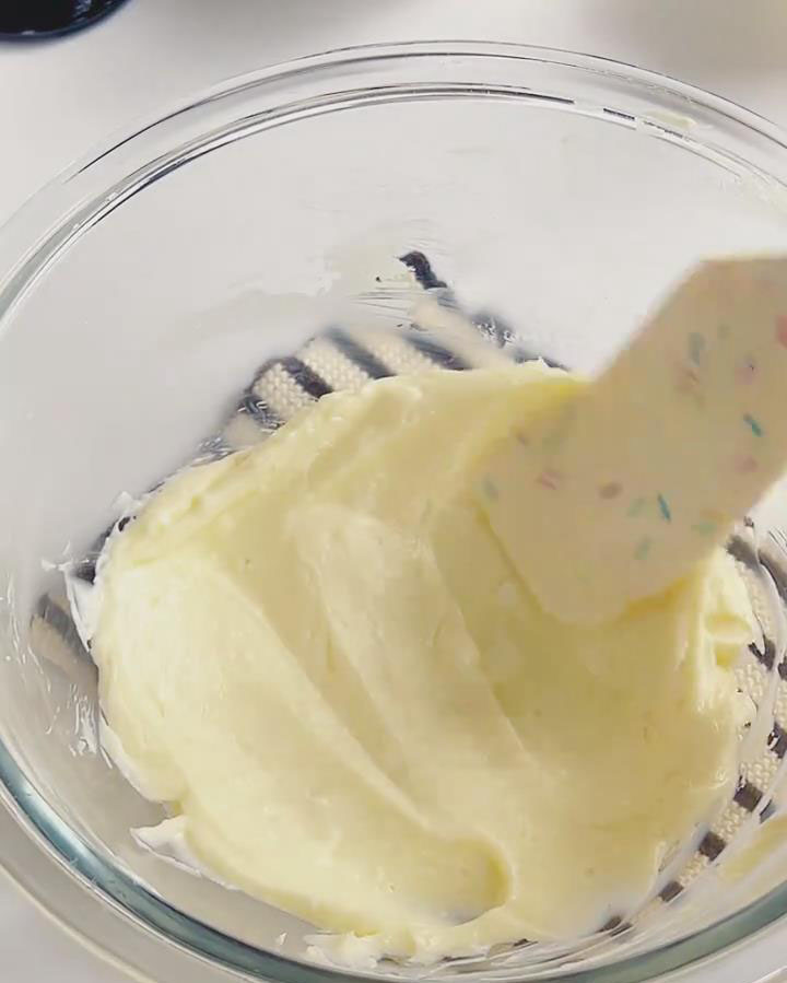 beat 280 g softened cream cheese with 50 g sugar until smooth