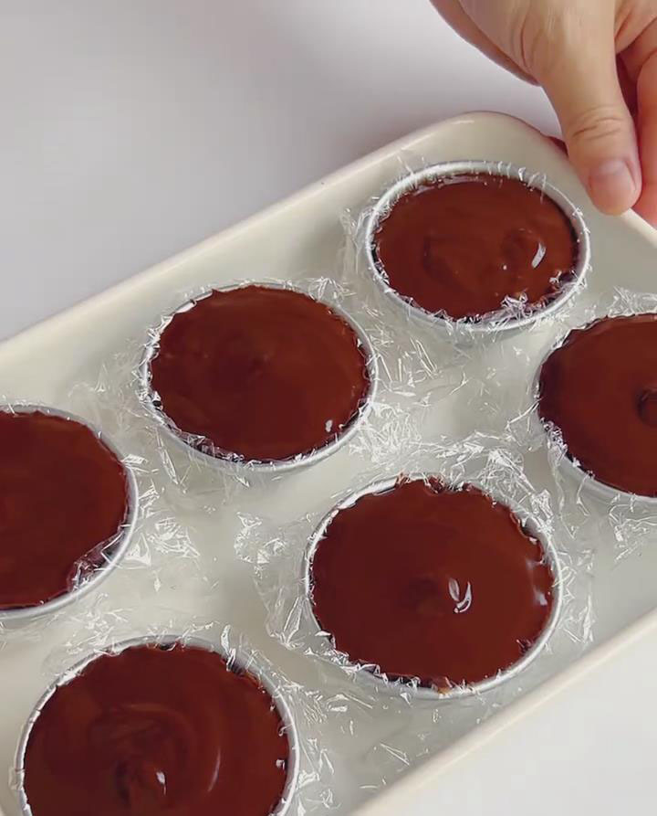 pour in the chocolate mixture