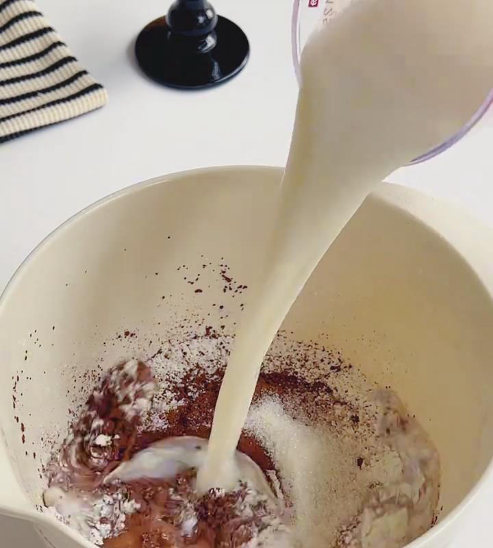 Add 220g milk and stir until smooth