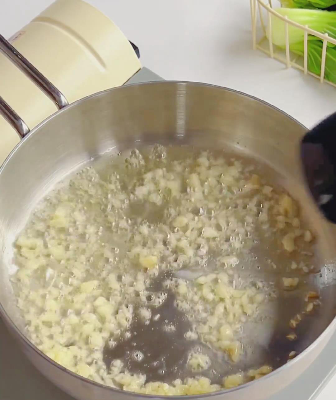 Add garlic, sauté 10 seconds until fragrant