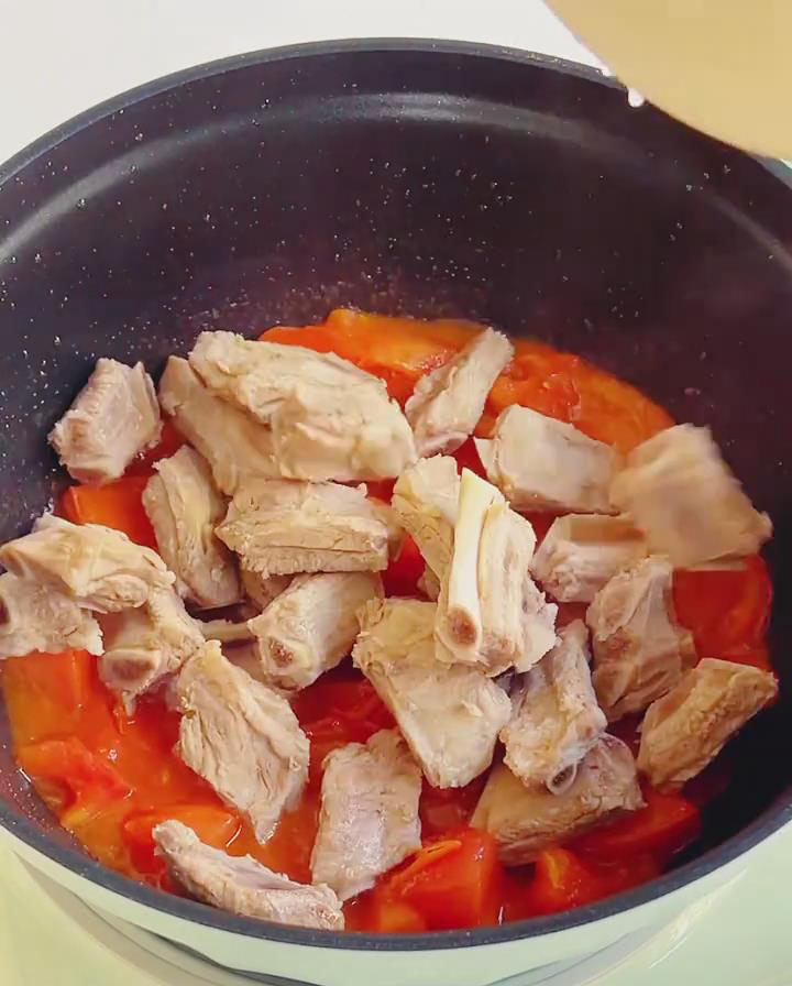 Add the blanched ribs to the pot
