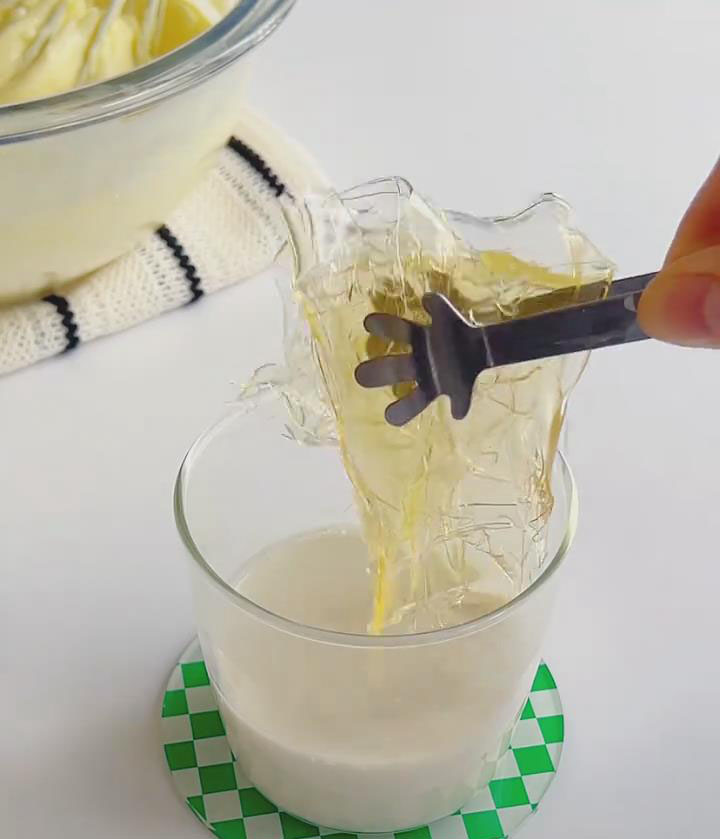 Add the softened 8g gelatin and stir until fully dissolved