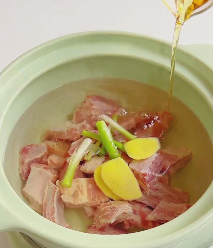 Blanch ribs to remove odor