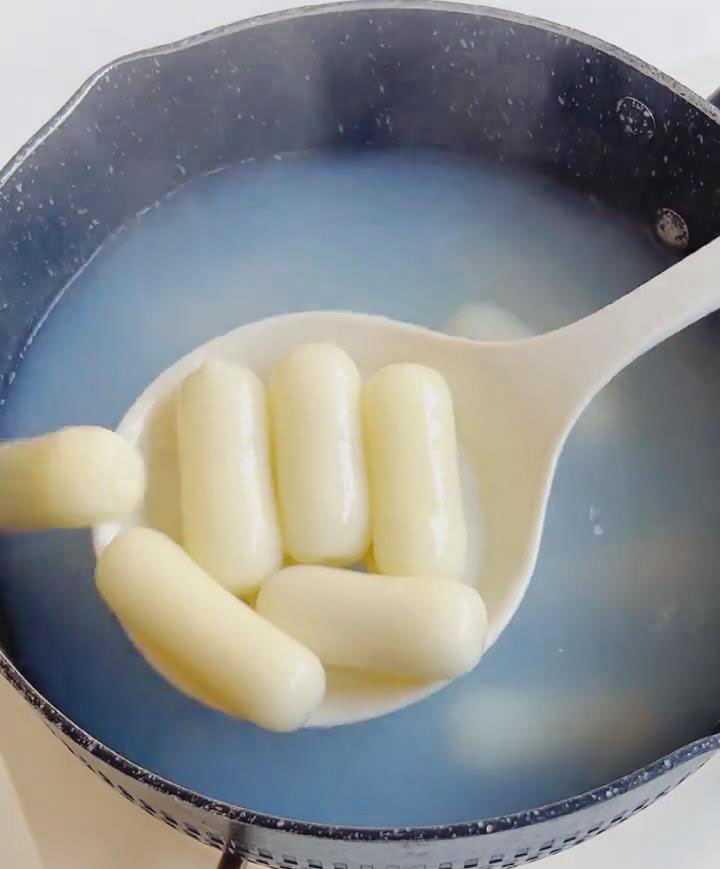 Cook the 200g rice cakes