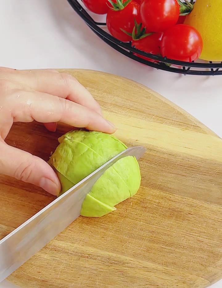 Cut avocado into 1.5cm chunks