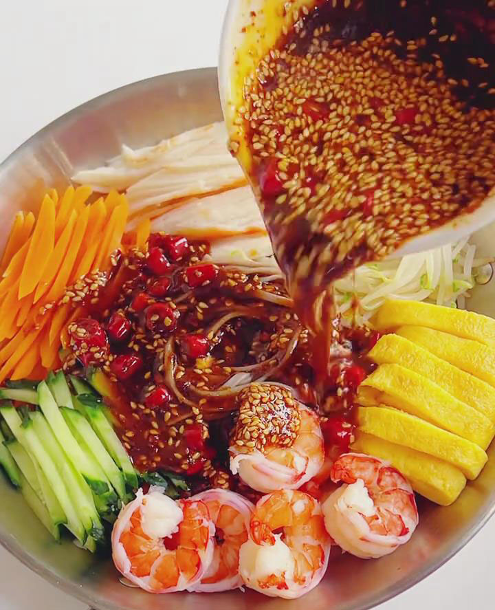 Drizzle the sauce over everything