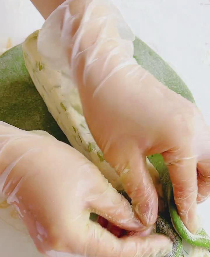 Fold both sides of mochi to enclose