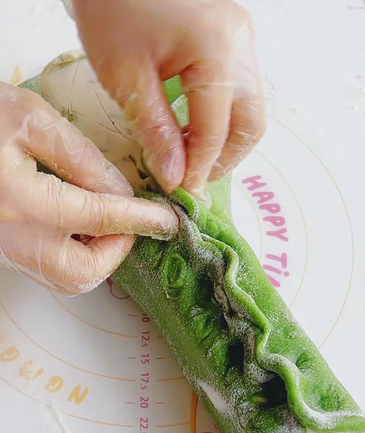 Fold both sides of mochi to enclose2