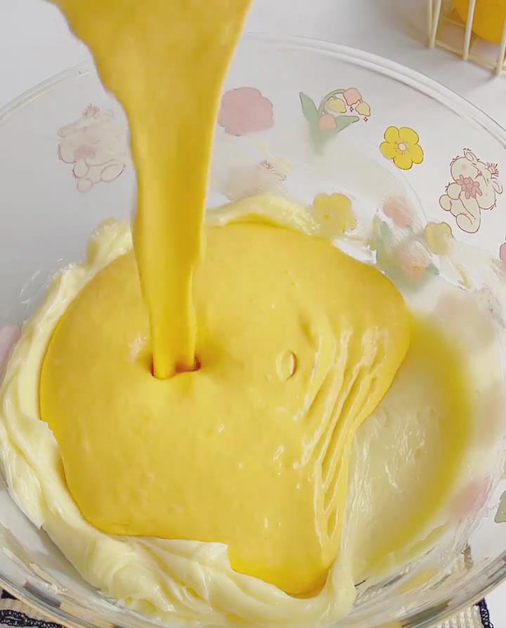 Fold mango puree into cream cheese gently