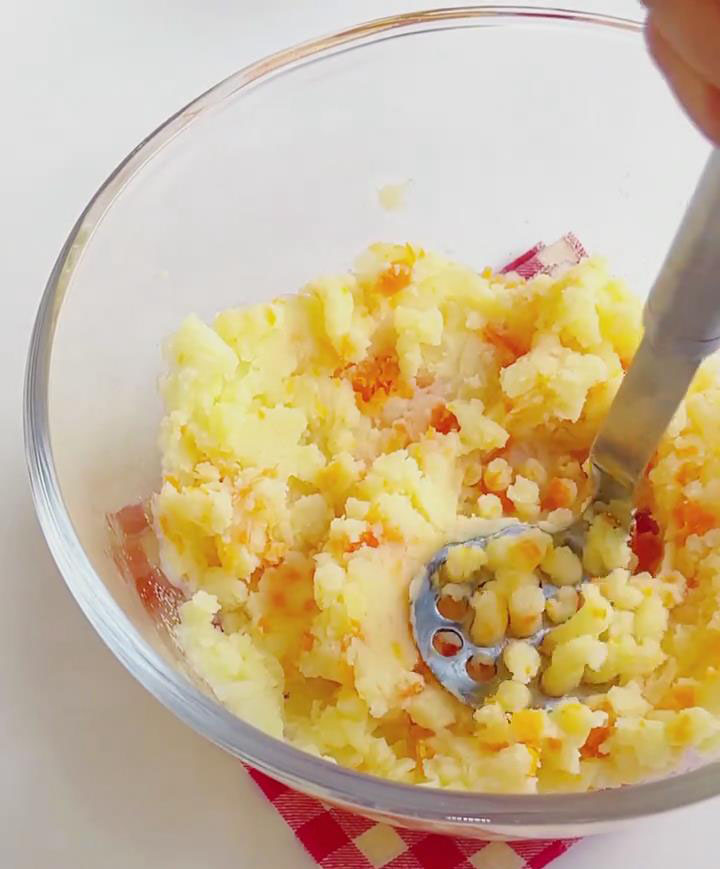 Mash cooled potatoes and carrot