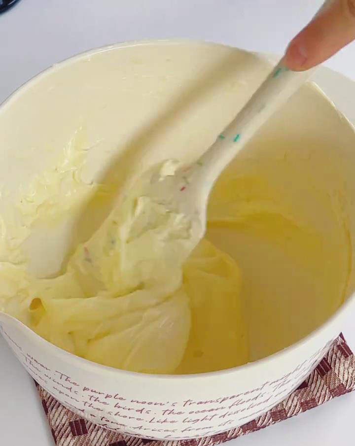 Mix cream cheese & sugar