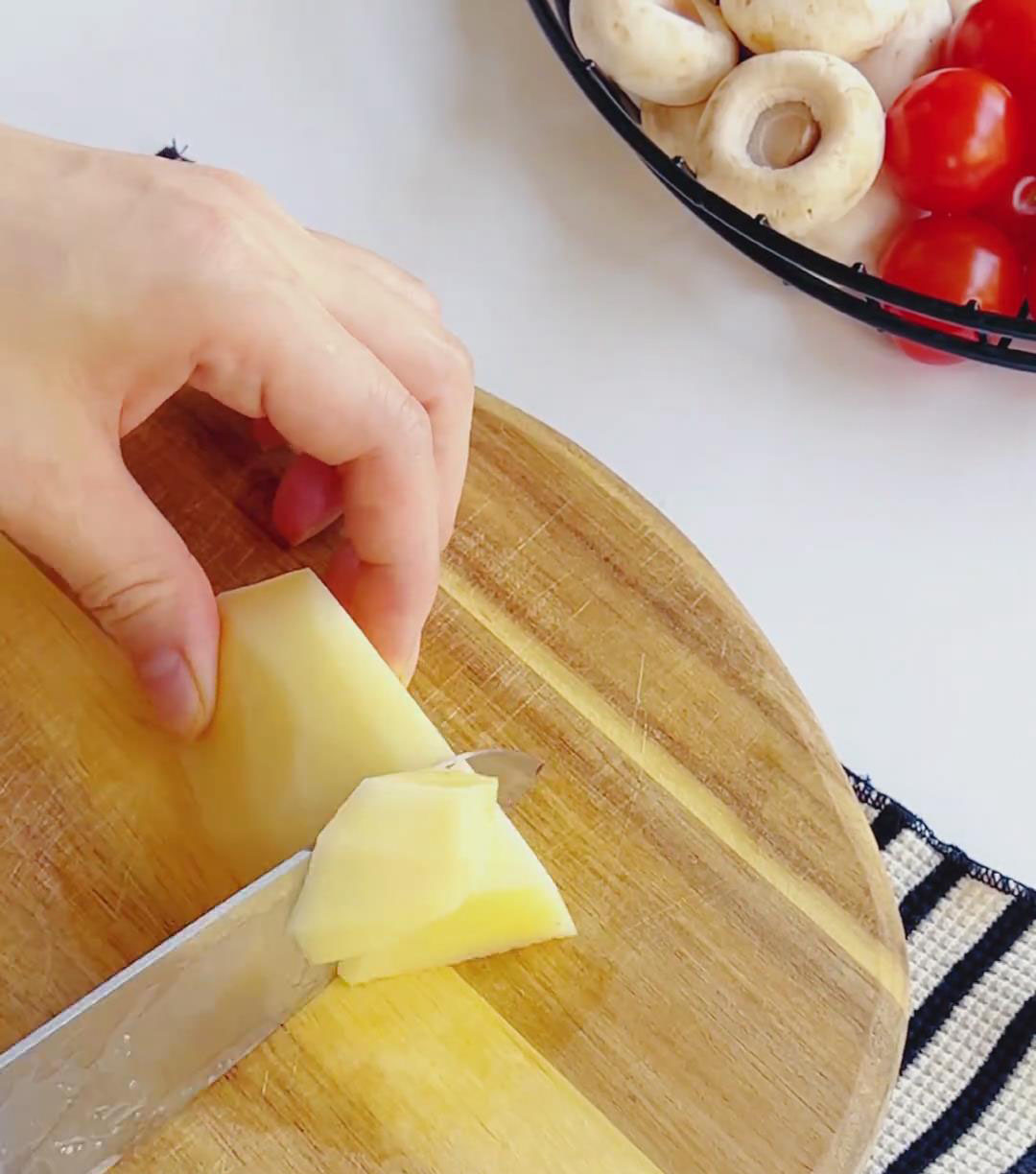 Peel potato, cut into 2 cm cubes