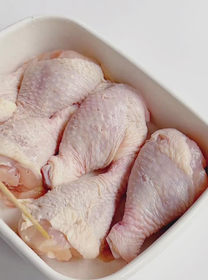 Pierce each drumstick with a skewer to create small holes