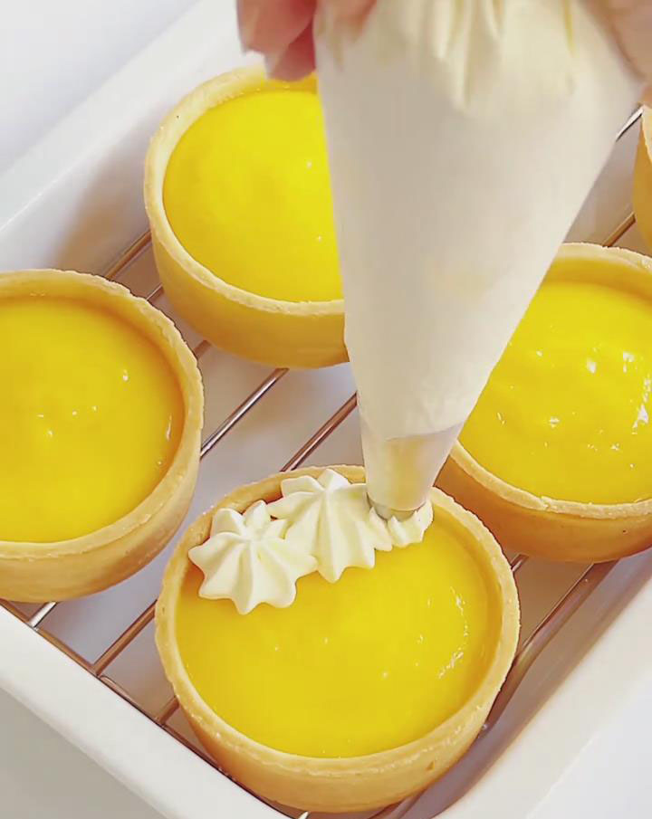Pipe whipped cream onto each tartlet