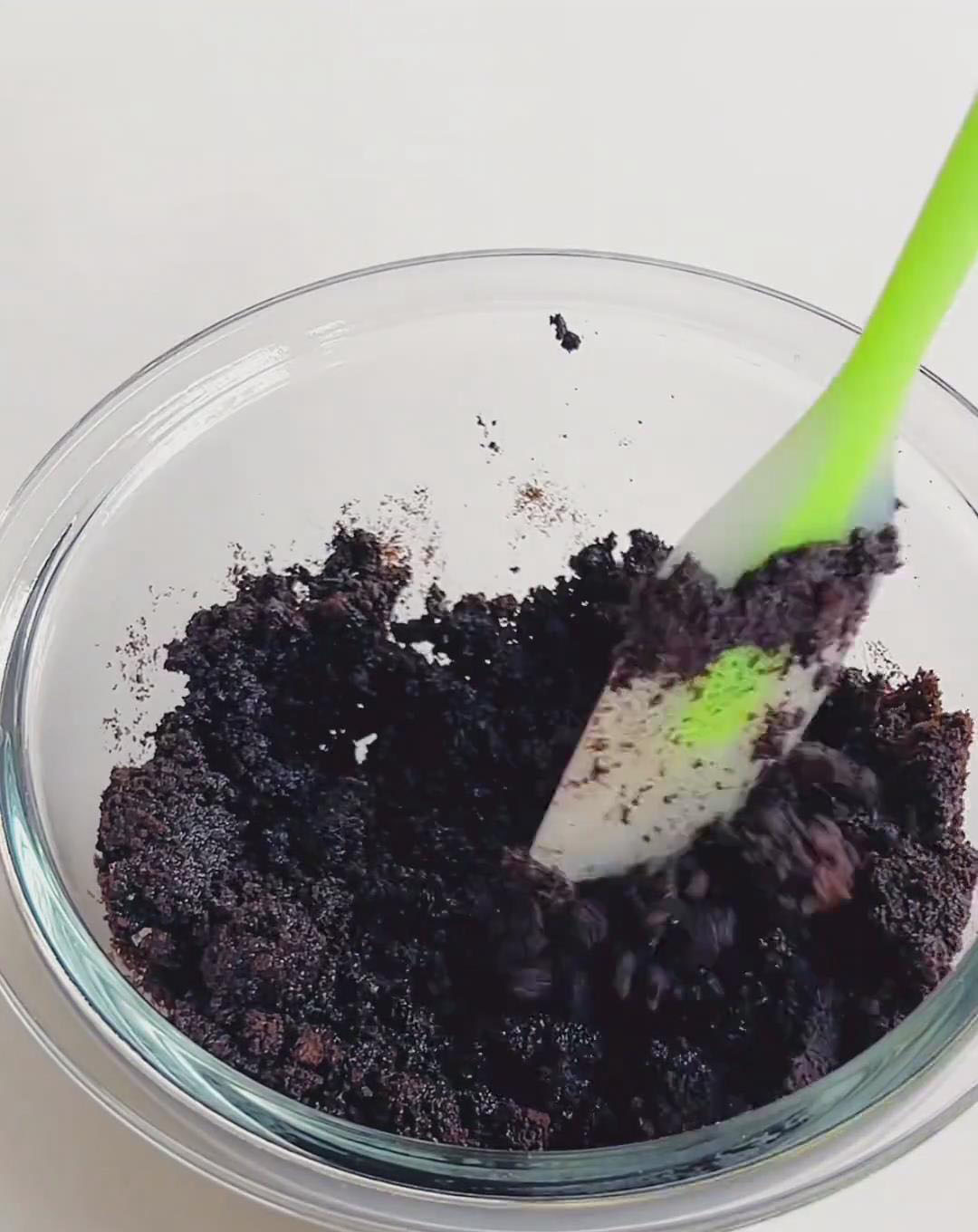 Place 120g Oreo crumbs in a bowl. Add 60g melted butter and mix with a spatula until every crumb is coated