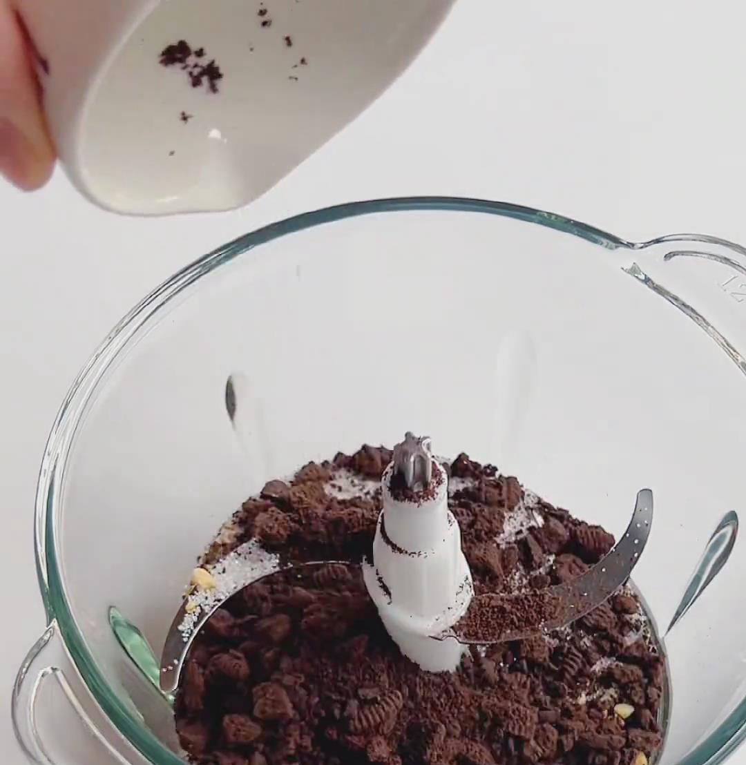 Place peanuts, sesame seeds, Oreo biscuits, and sugar in a food processor
