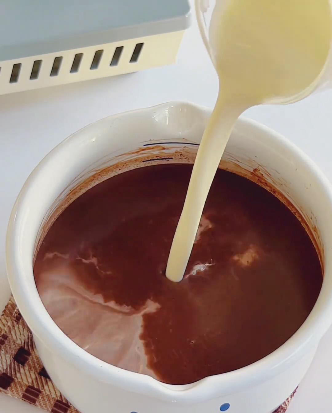 Pour in 300g heavy cream