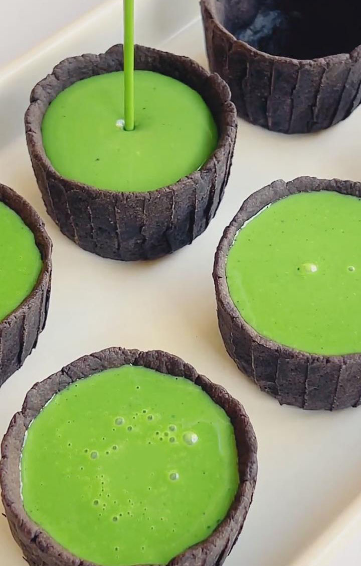 Pour the cooled matcha filling into each shell