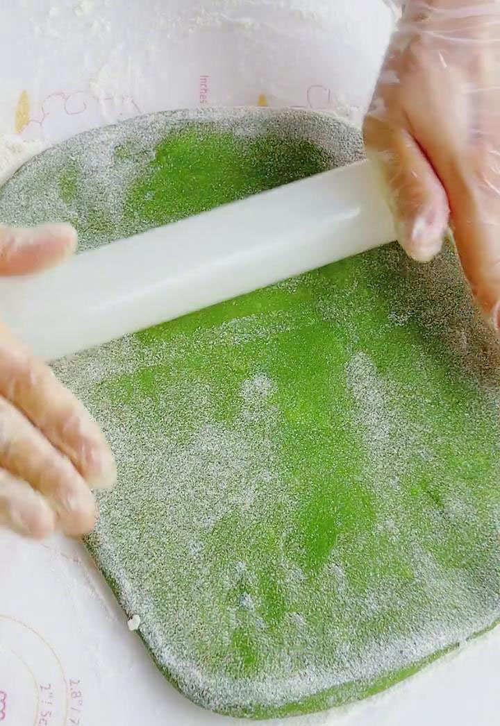 Roll dough into a rectangle