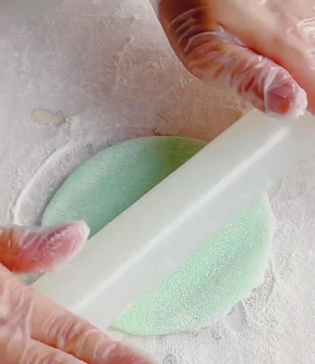 Roll each into a 10cm round