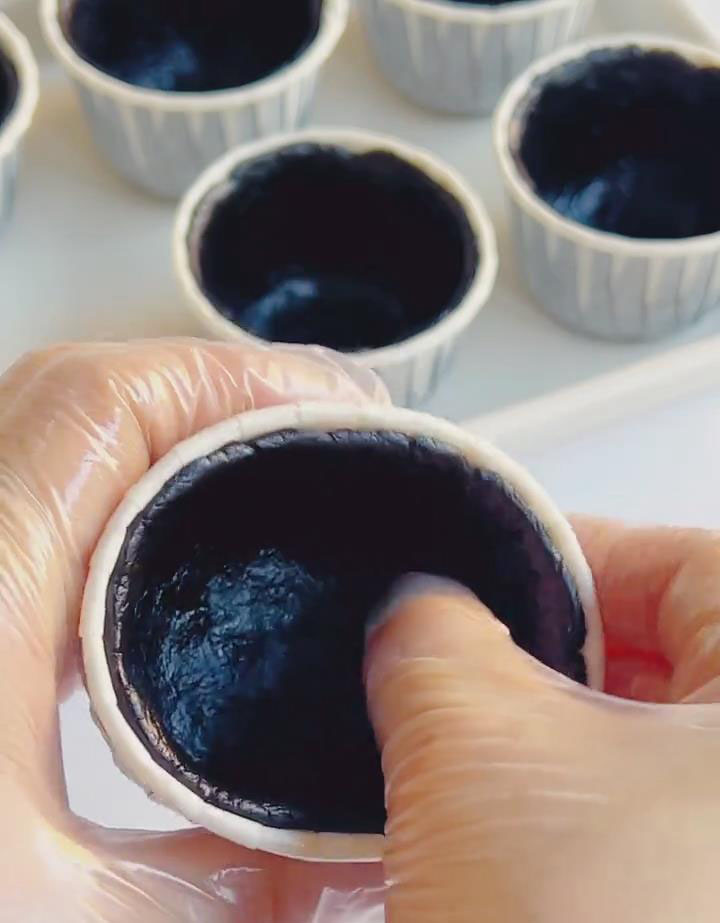 Roll into balls and press into tart molds or lined cups