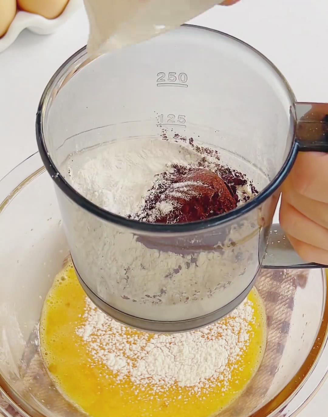 Sift 70g cake flour, 10g cocoa powder, and 3g baking powder