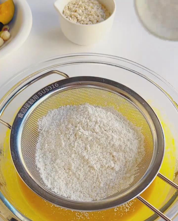 Sift the 80g of cake flour and the 3g of baking powder directly into the wet ingredients
