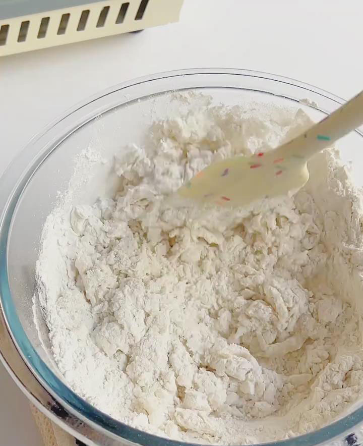 Slowly pour in 80ml boiling water