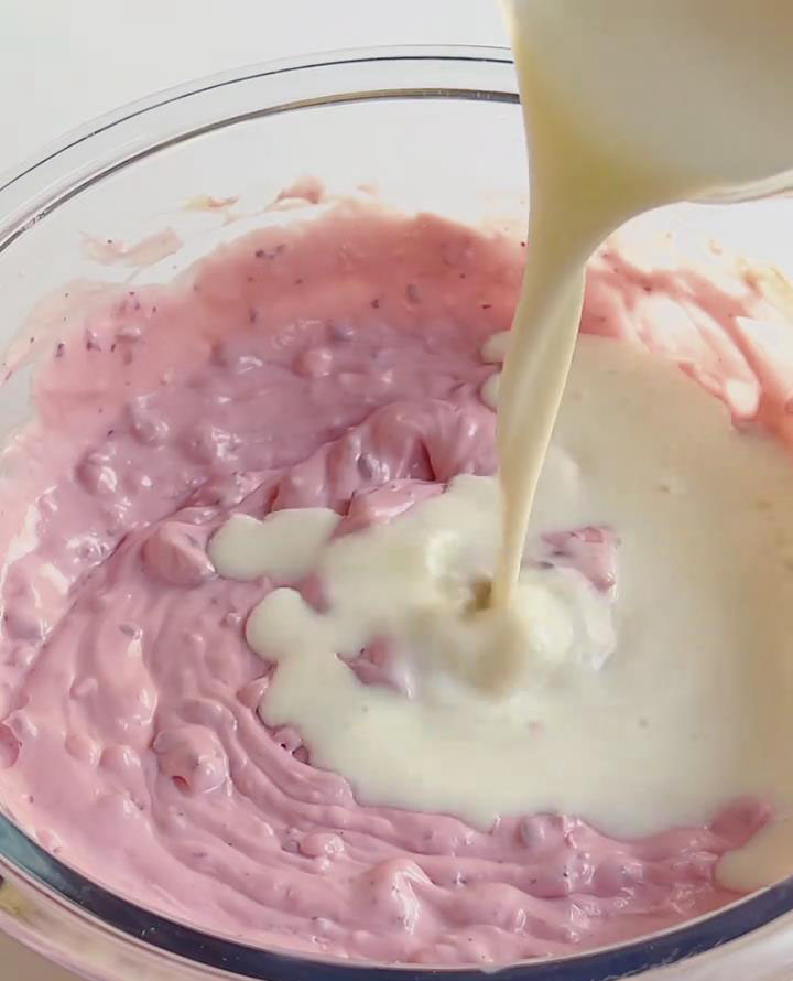 Slowly pour the gelatin milk liquid into the blueberry cheese mixture while stirring constantly