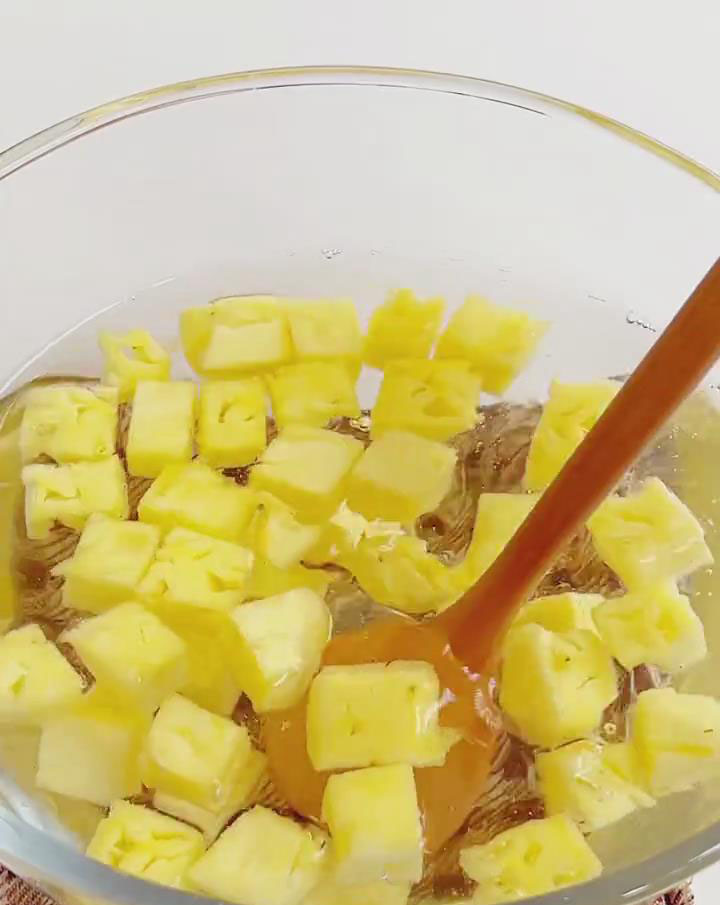 Soak pineapple in salted water
