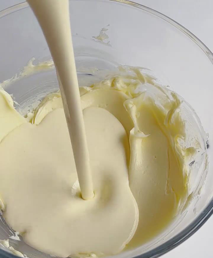 Stir in 250g liquid cream gently