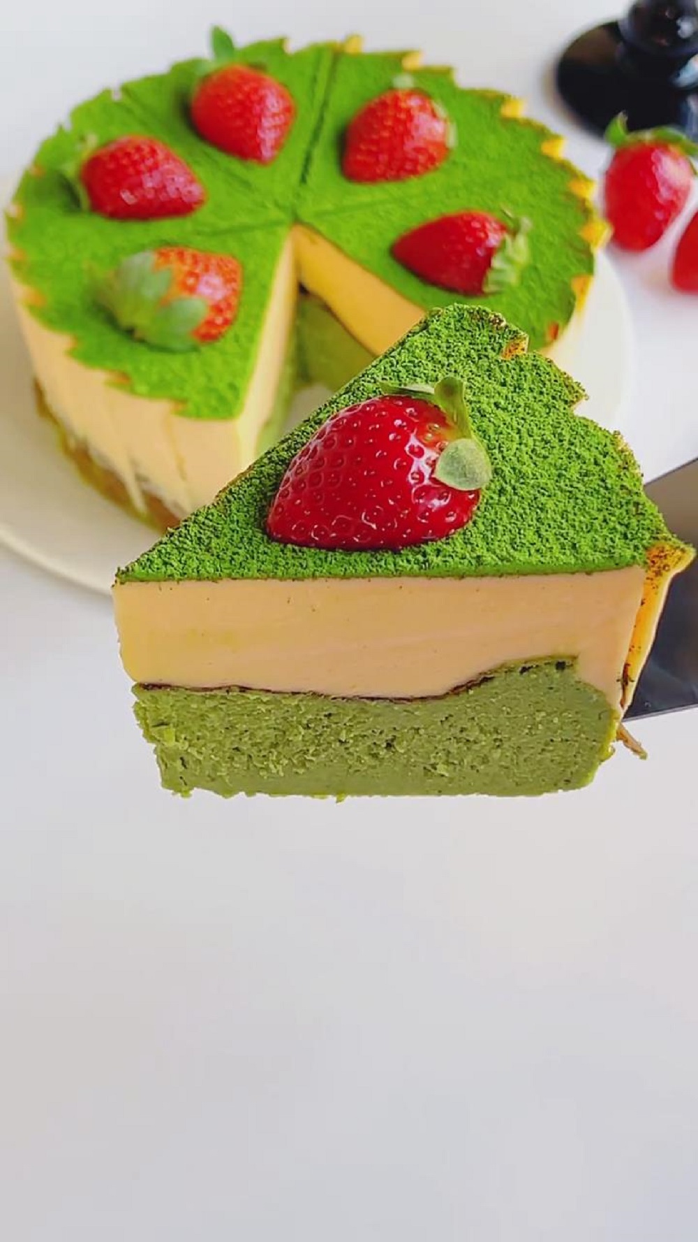 Strawberry Matcha Basque Cheesecake (2)