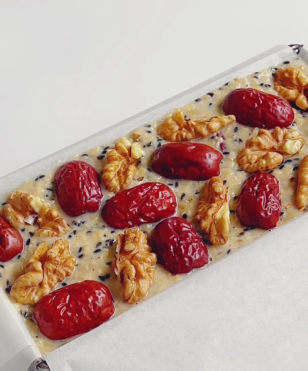 Top evenly with the reserved dates and intact walnut pieces