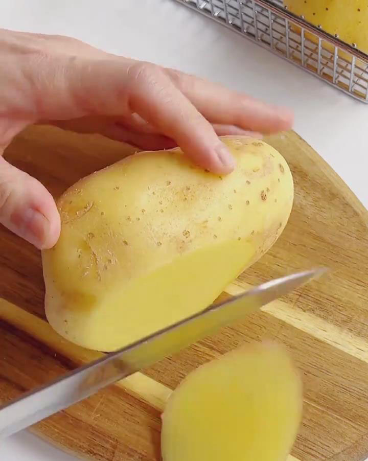 Trim about 0.3 cm from the potato bottom