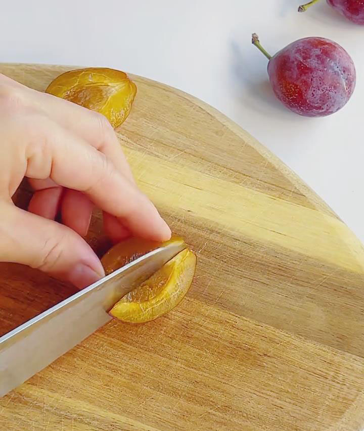 Wash and pit fresh prunes, then halve or quarter