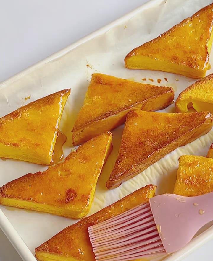 brush a thin, even layer of honey on the surface