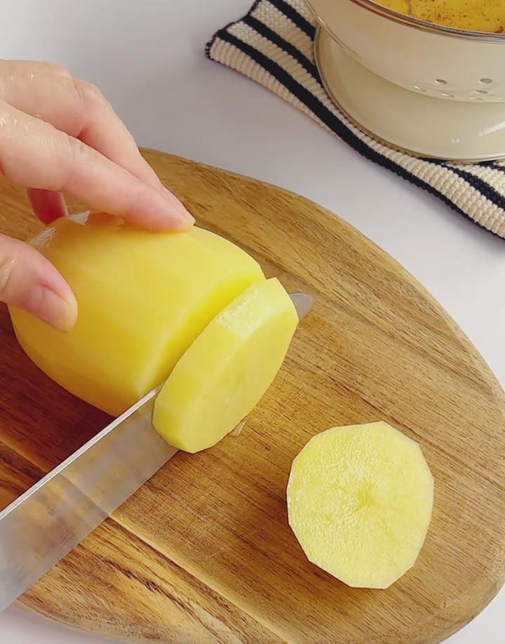 cut potatoes