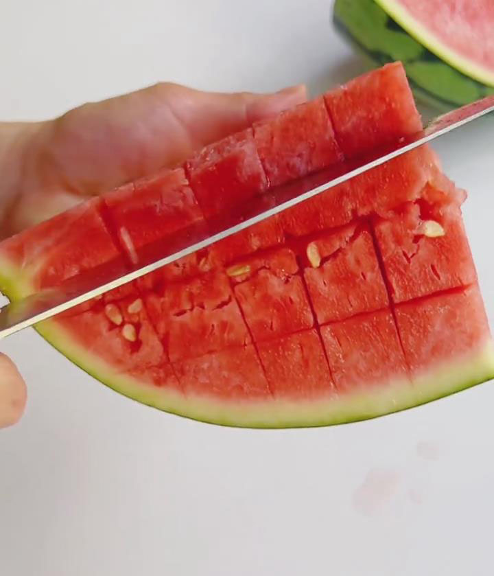 cut watermelon into small pieces