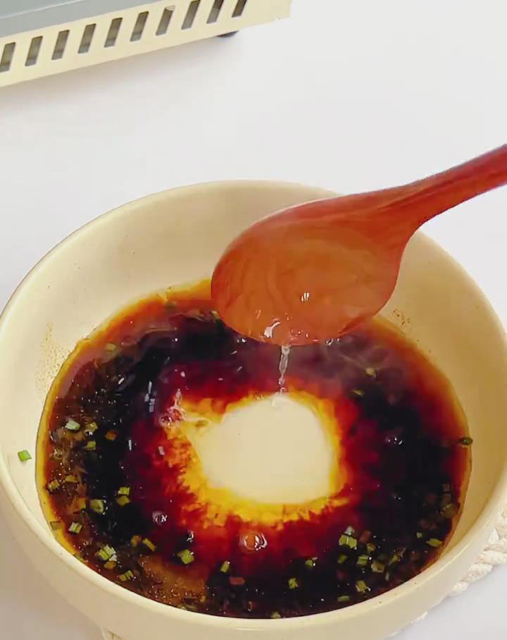 ladle 2 3 tablespoons of the boiling noodle water into the bowl with the pre mixed seasonings