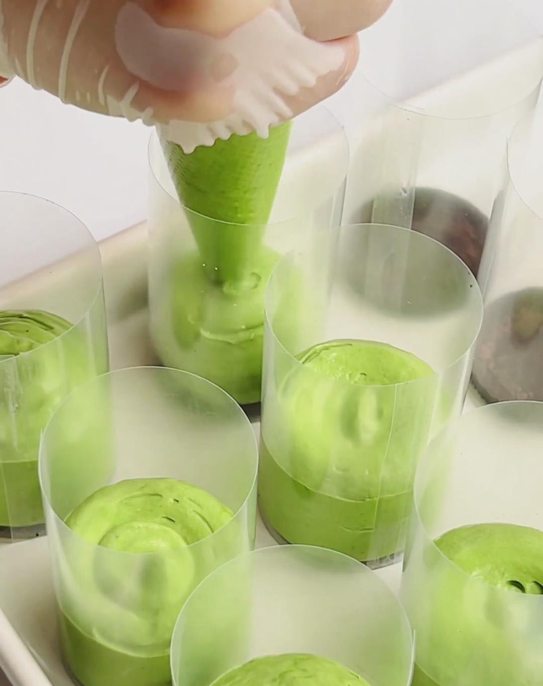 pipe a layer of matcha cream on top