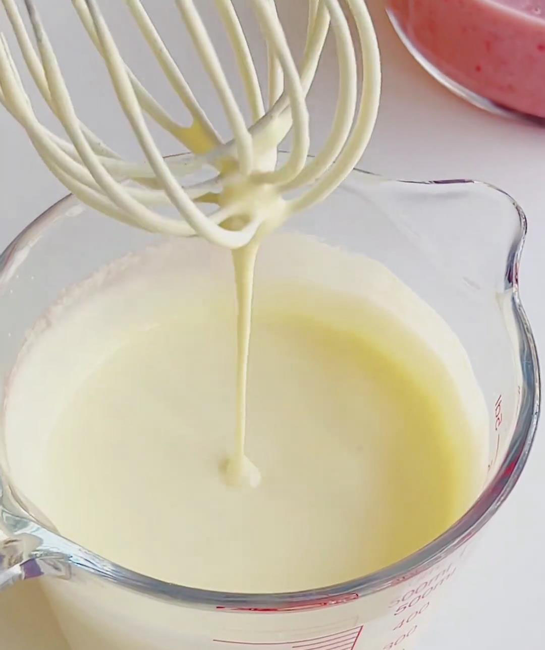 pour 160g of heavy cream and use an electric mixer to whip it