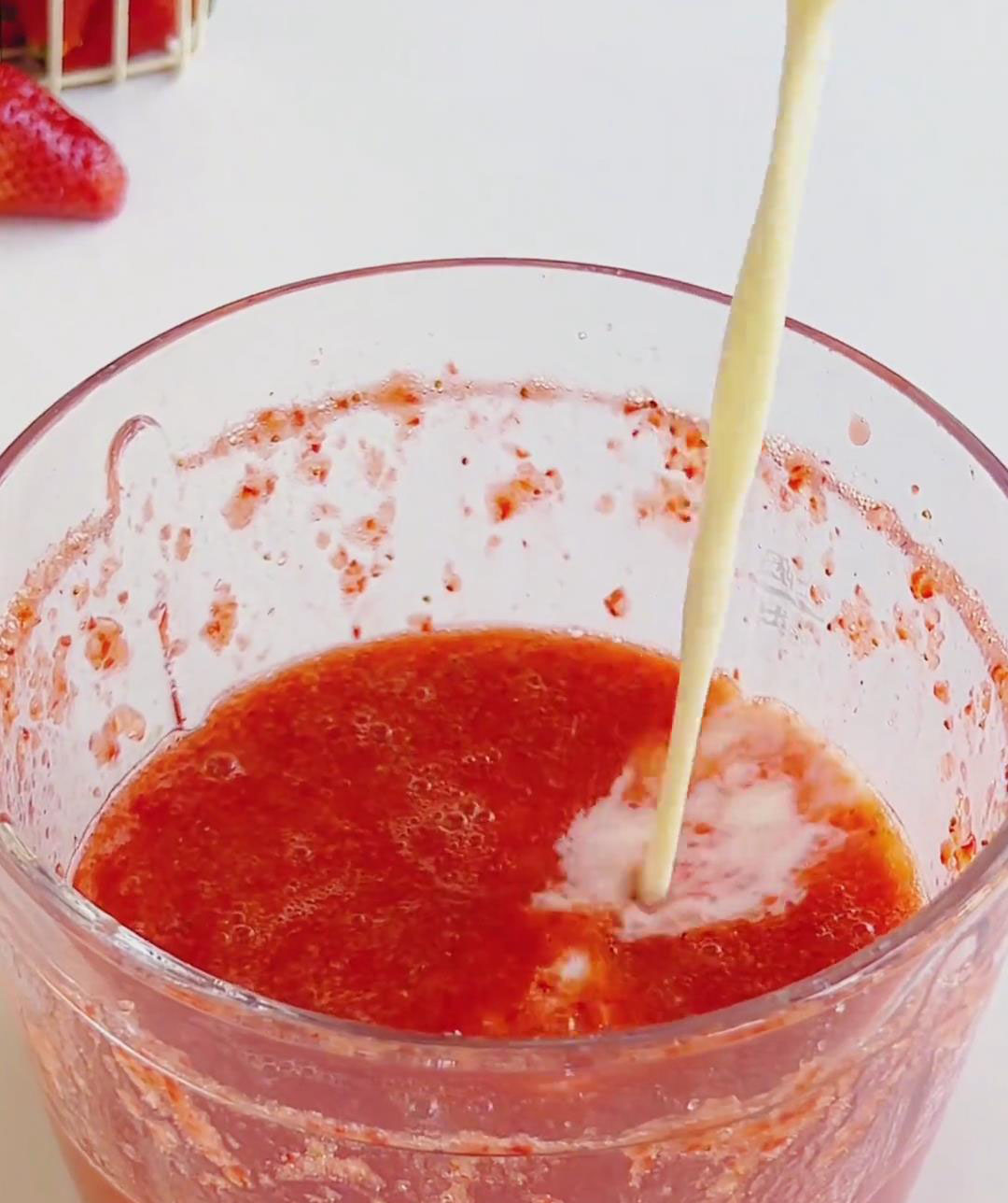 pour the milk mixture into the strawberry puree